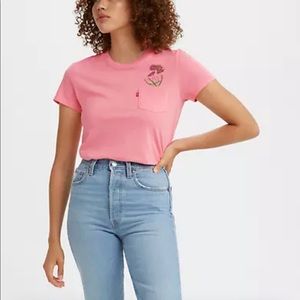 NWOT Levi’s Pocket Tee with Flower Print